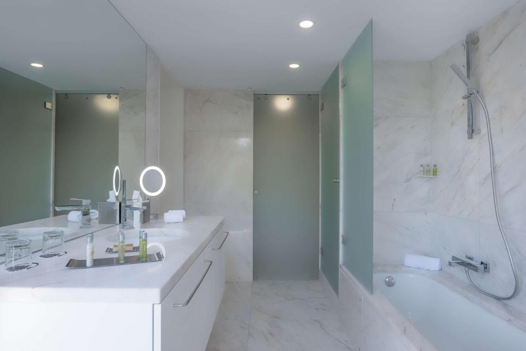 DoubleTree by Hilton Lisbon Fontana Park - Resim 35