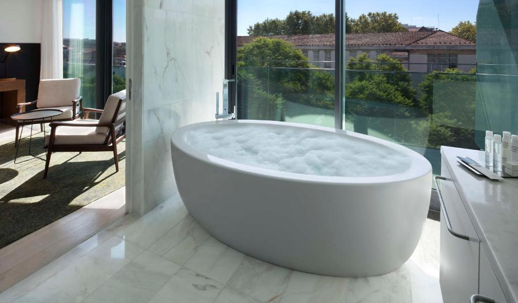 DoubleTree by Hilton Lisbon Fontana Park - Resim 37