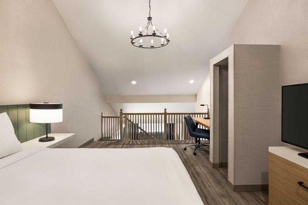 Hilton Garden Inn Monterey photo