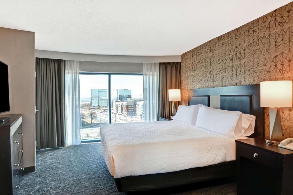 Embassy Suites by Hilton Minneapolis Airport photo