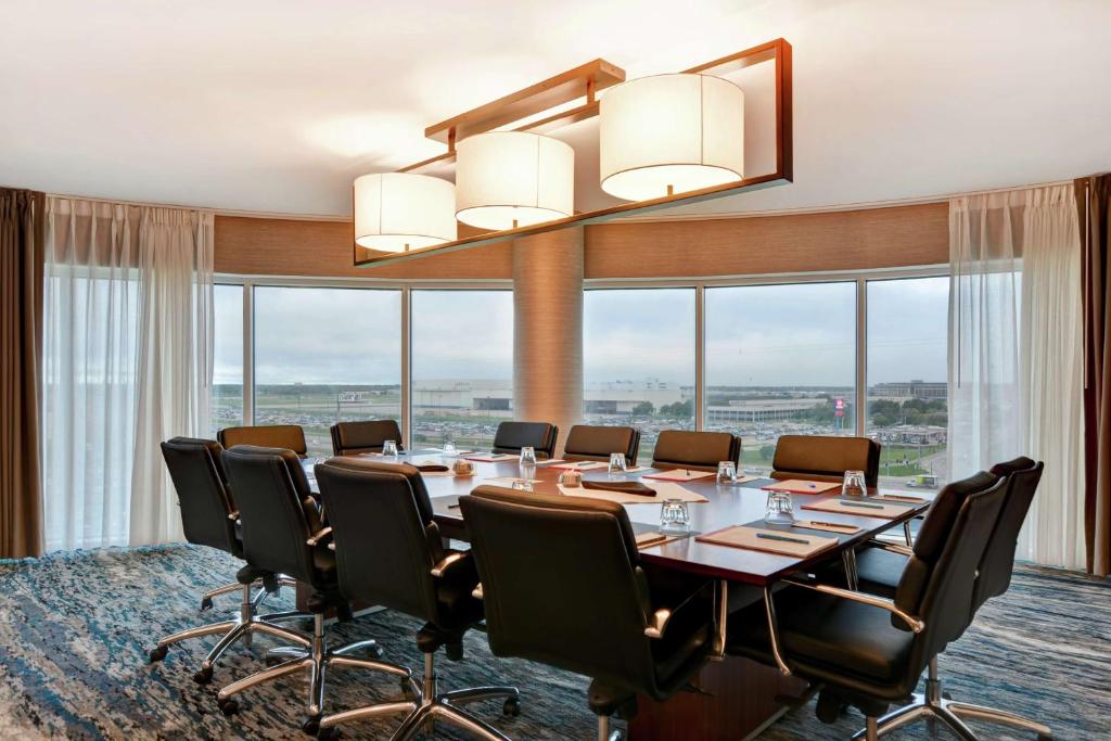 Embassy Suites by Hilton Minneapolis Airport photo