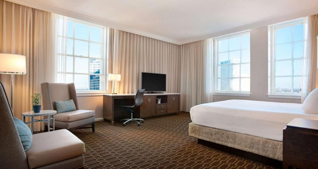 Hilton New Orleans / St. Charles Avenue - 