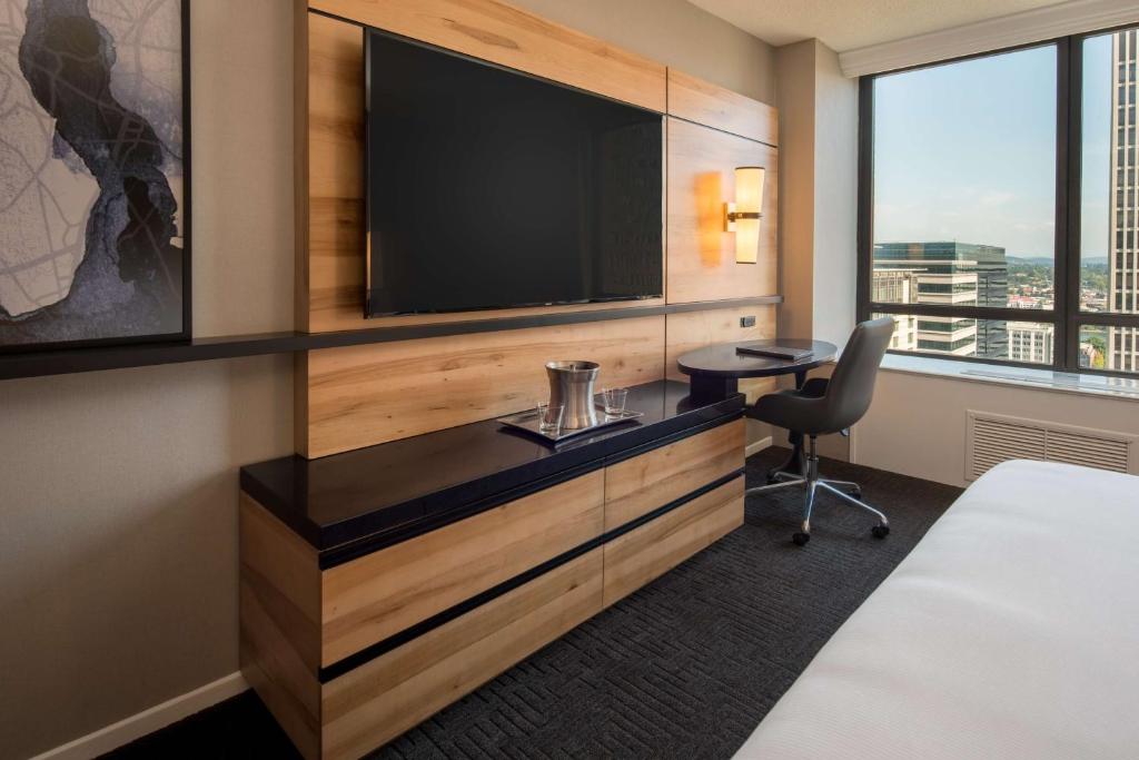 Hilton Portland Downtown - Corner King Room