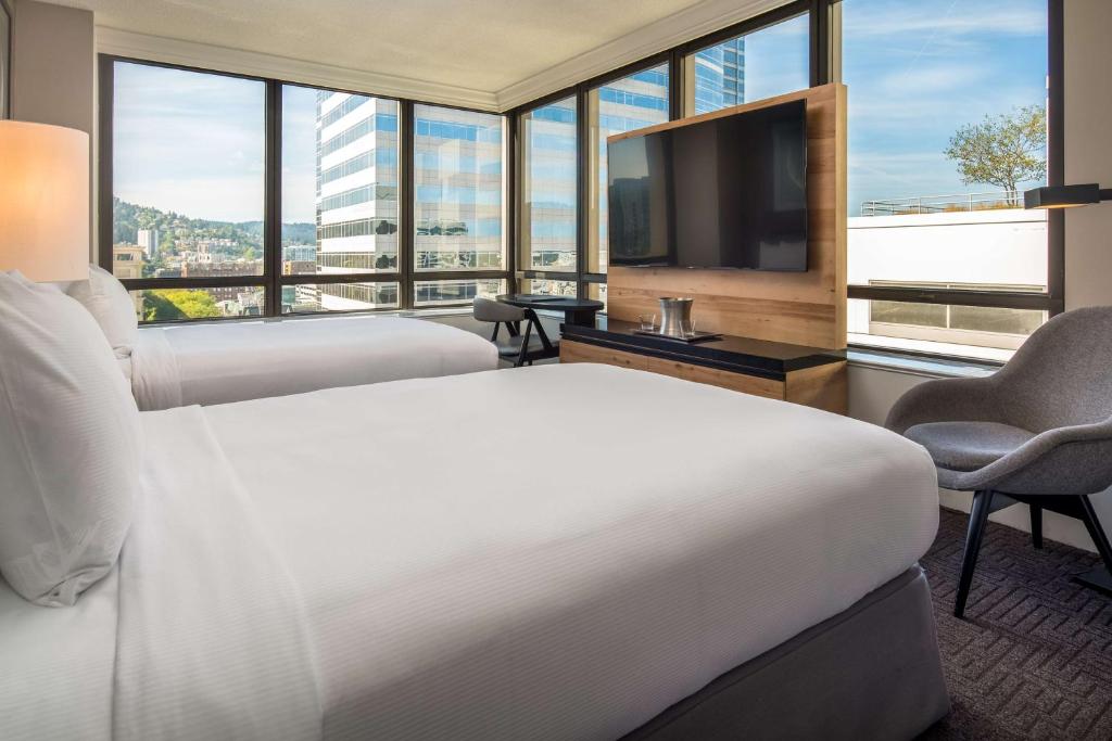 Hilton Portland Downtown - Corner Double Room With City View