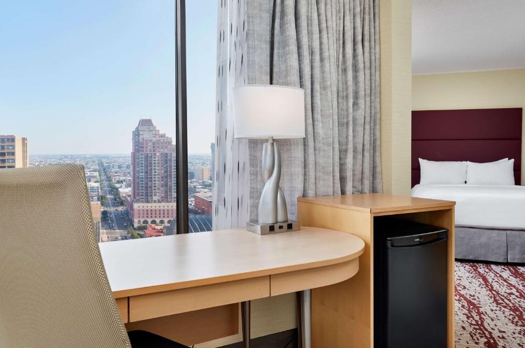 DoubleTree by Hilton Hotel Philadelphia Center City - Queen Room With Bath Tub - Disability Access