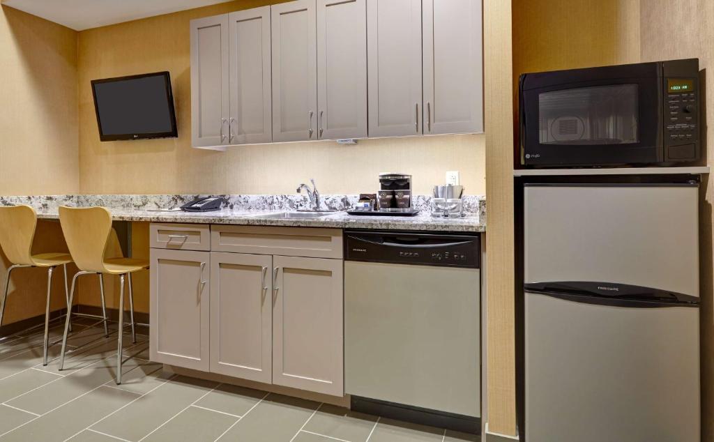 DoubleTree by Hilton Hotel Philadelphia Center City - King Studio With Kitchenette
