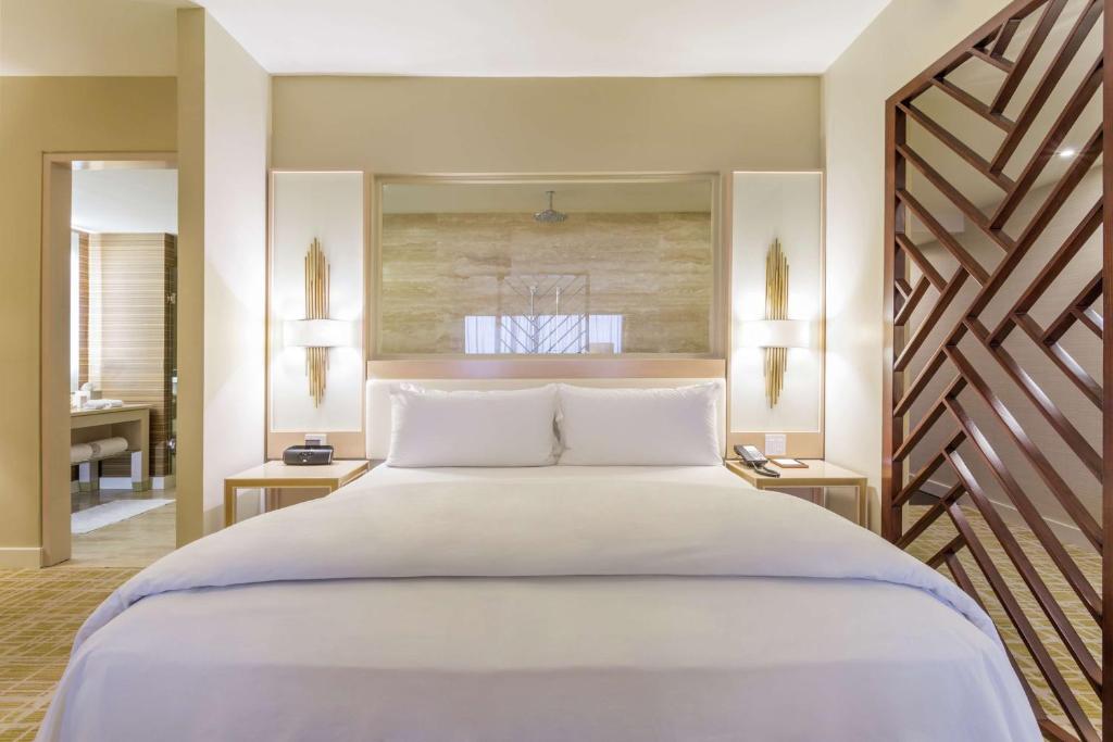 Postel nebo postele na pokoji v ubytování Waldorf Astoria Panama