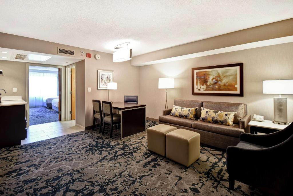 Embassy Suites by Hilton Raleigh Durham Research Triangle - Premium Suite