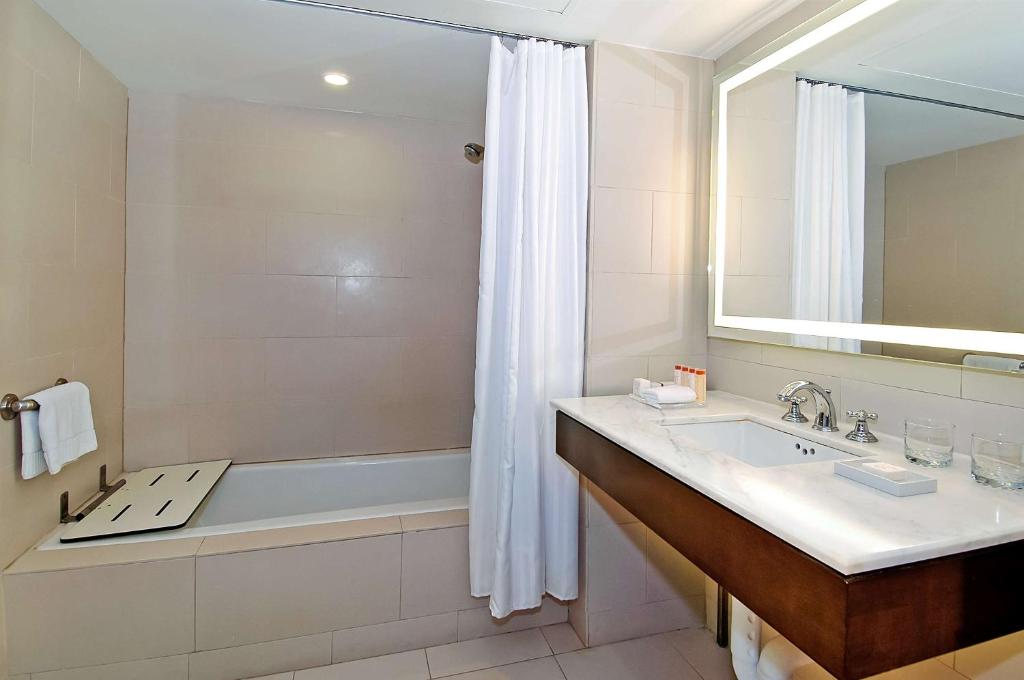The Condado Plaza Hotel - Deluxe King Room