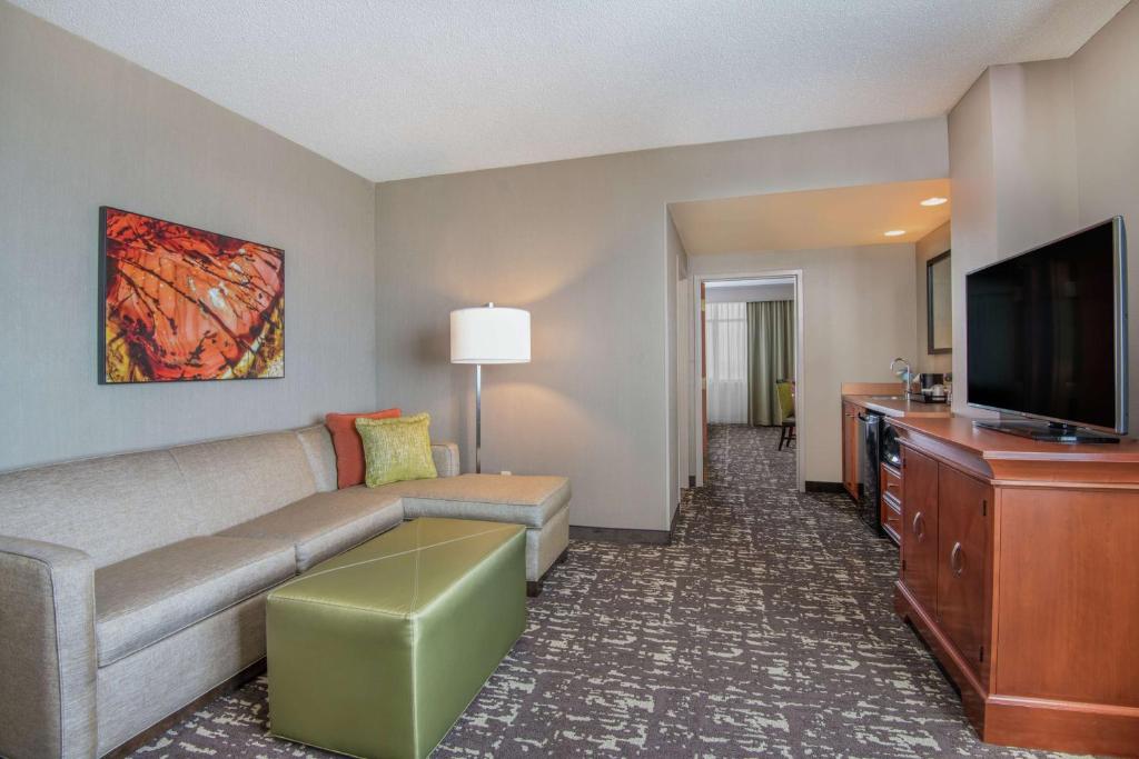 Embassy Suites by Hilton Saint Louis Saint Charles - Corner Queen Suite配两个大号床 - 不吸烟
