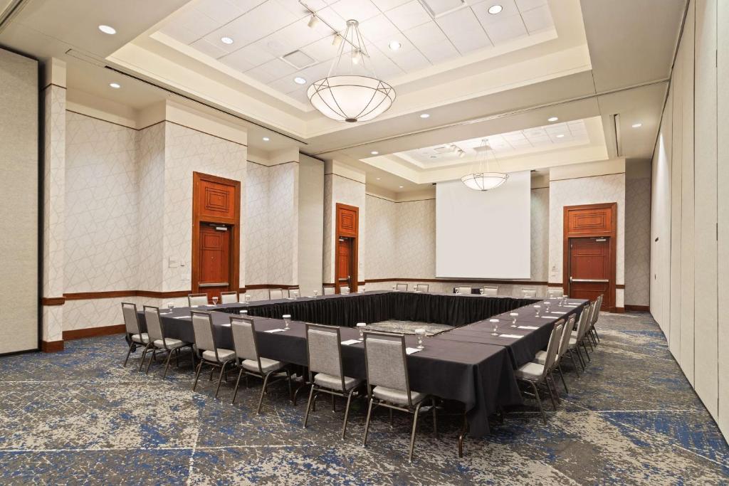 Embassy Suites by Hilton Tampa USF Near Busch Gardens photo