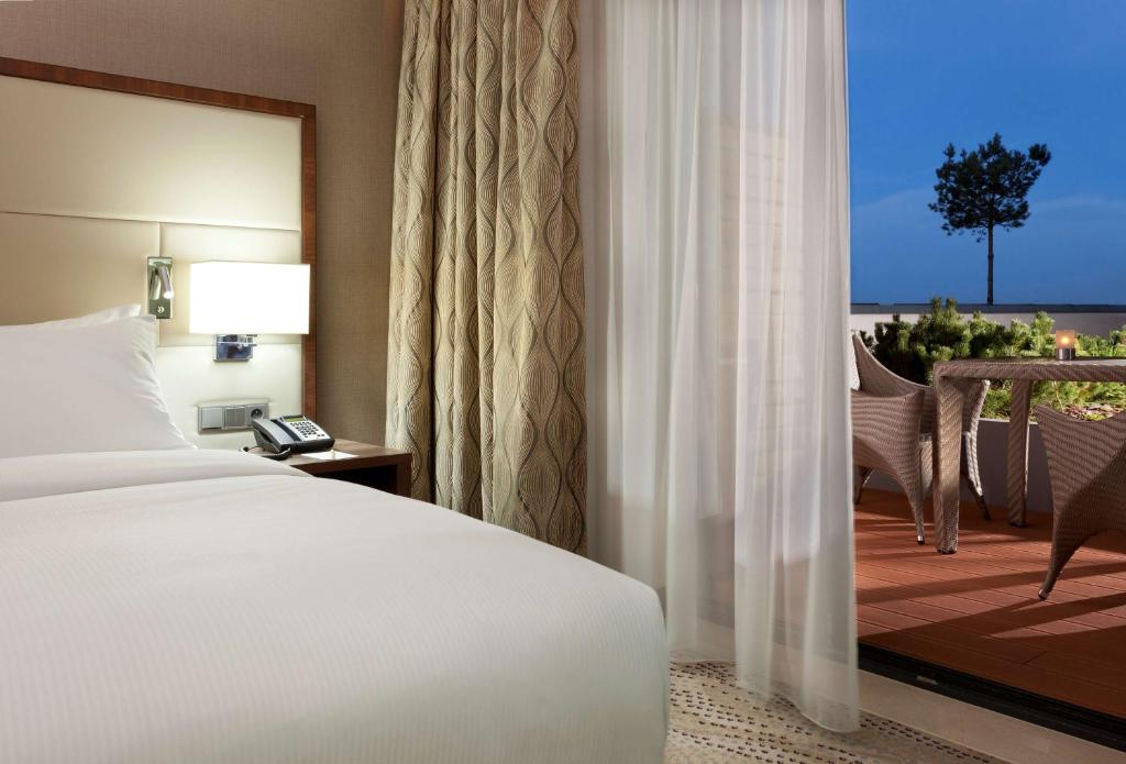DoubleTree by Hilton Hotel & Conference Centre Warsaw - Room King Con Terraza