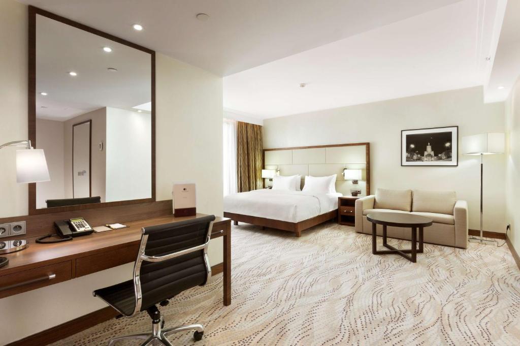 DoubleTree by Hilton Hotel & Conference Centre Warsaw - Deluxe King Room