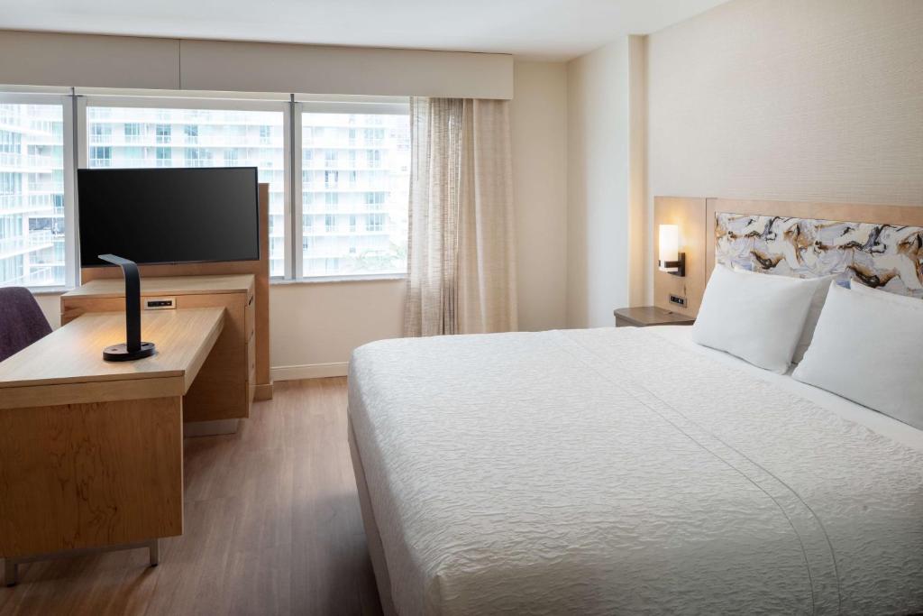 Hampton Inn & Suites by Hilton Miami Downtown/Brickell - King Studio Suite Avec Bain De Spa - Elite Floor