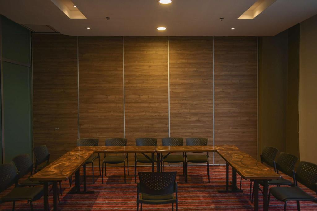 a conference room with a long wooden table and chairs at Hampton By Hilton Valledupar in Valledupar