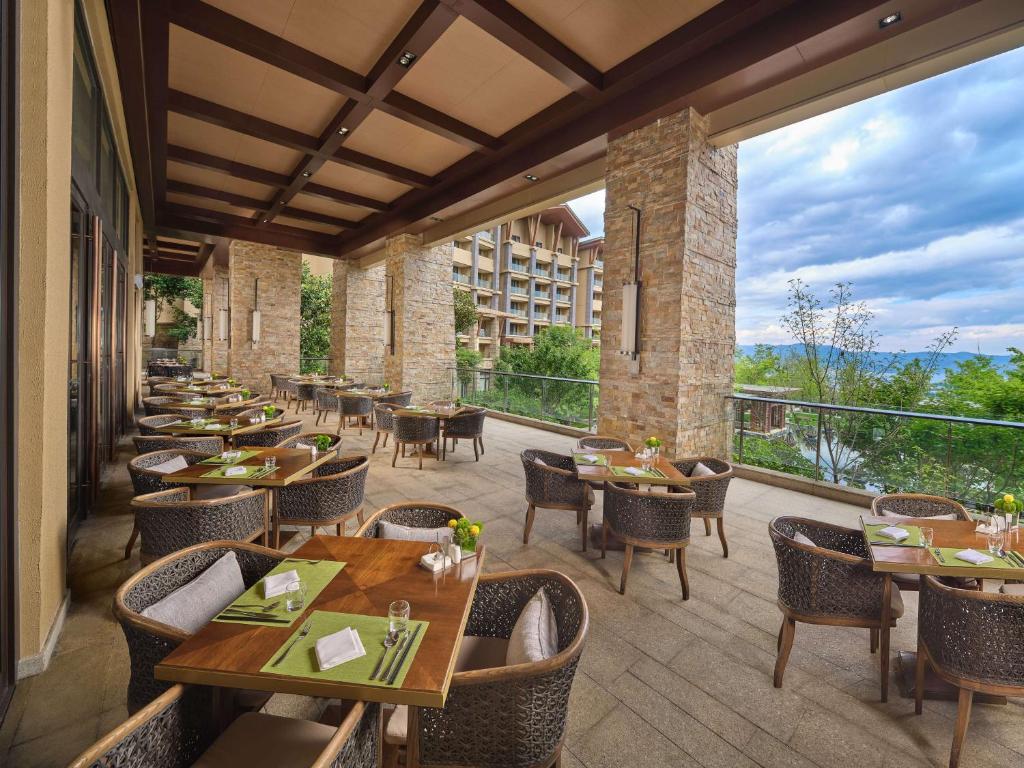 Hilton Dali Resort & Spaにあるレストランまたは飲食店
