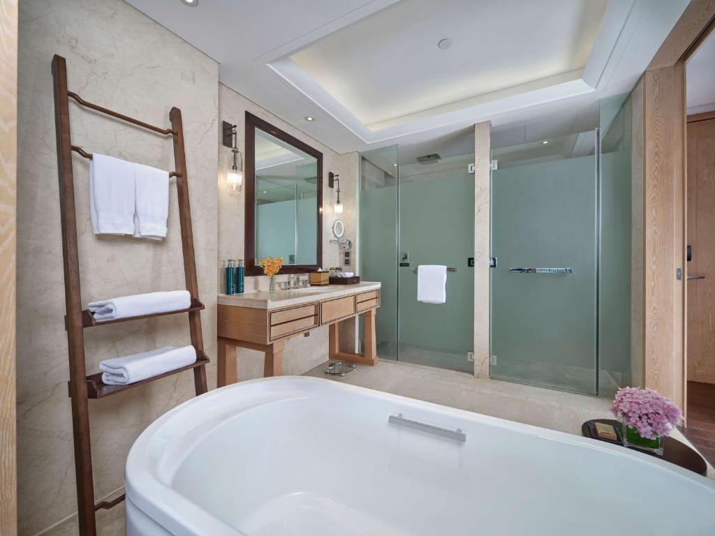 Hilton Dali Resort & Spaにあるバスルーム