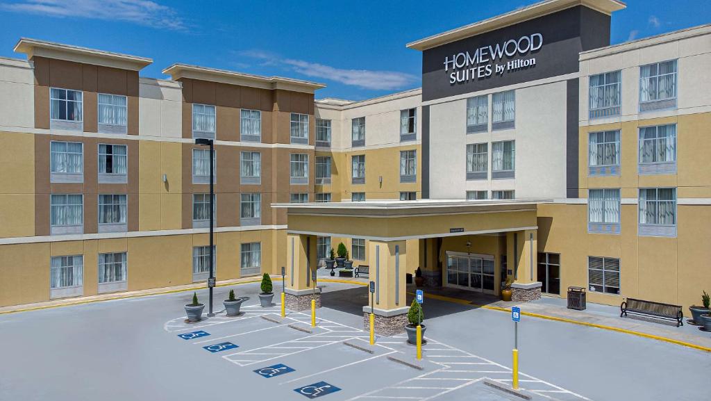 eine Darstellung der Vorderseite eines Hotels in der Unterkunft Homewood Suites by Hilton Atlanta Perimeter Center in Atlanta