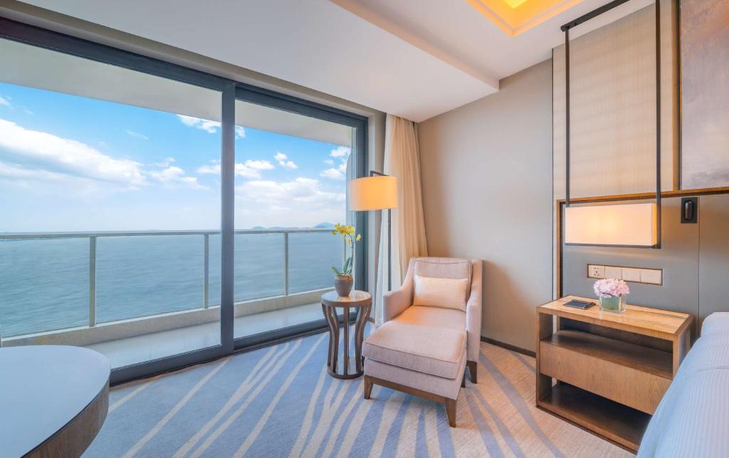 Hilton Zhoushan - Deluxe King Room With Sea View