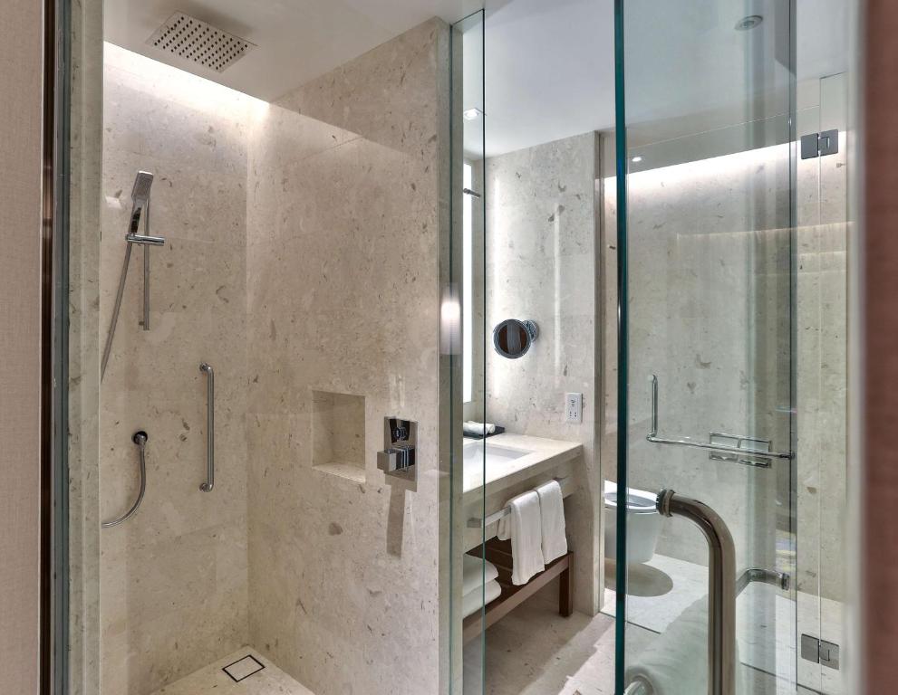 Koupelna v ubytování Hilton Kota Kinabalu