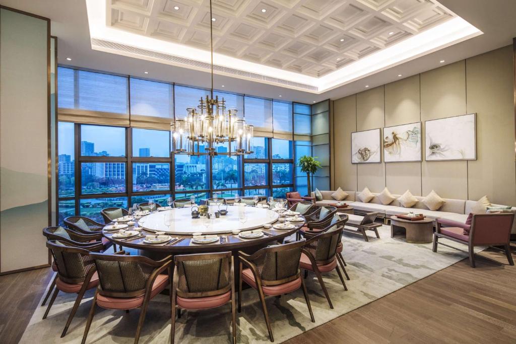 Posezení v ubytování DoubleTree by Hilton Hotel Shenzhen Longhua, Near Huawei, Foxcnn, Shenzhen North Railway, Uniwalk & Uniworld Shopping Mall, Sam's Club