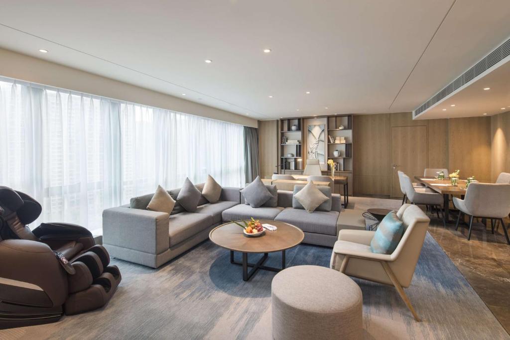 Posezení v ubytování DoubleTree by Hilton Hotel Shenzhen Longhua, Near Huawei, Foxcnn, Shenzhen North Railway, Uniwalk & Uniworld Shopping Mall, Sam's Club