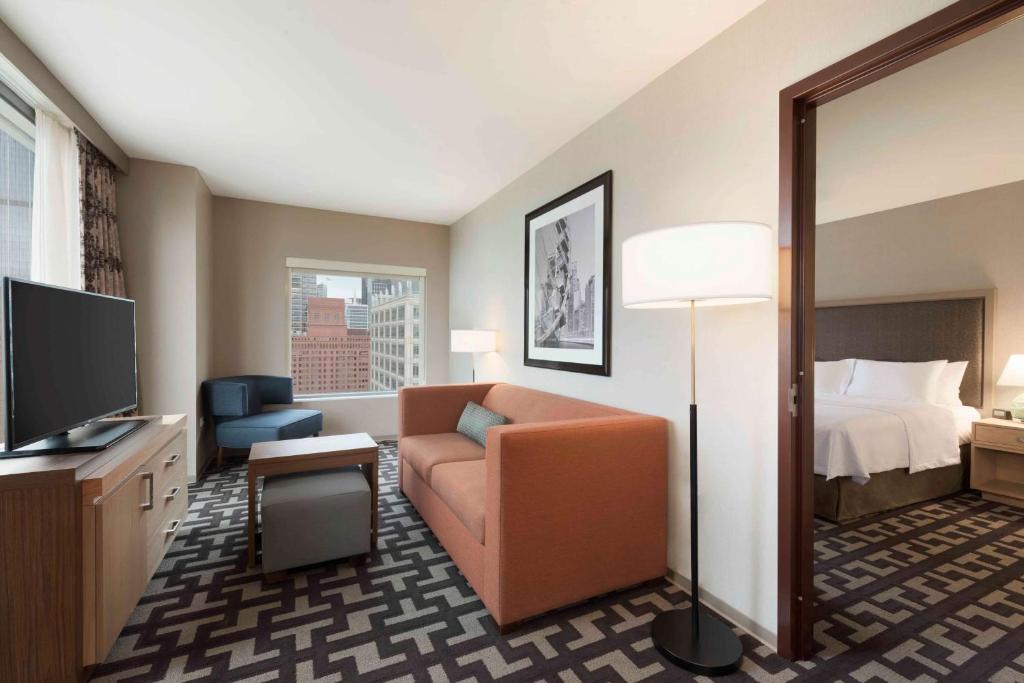 Homewood Suites by Hilton Chicago West Loop Fulton Mkt Area photo