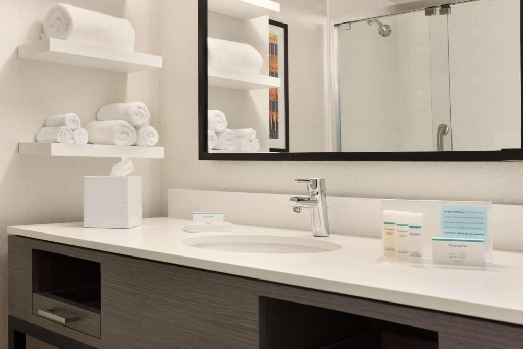 Hampton Inn Chicago West Loop Fulton Market Area photo