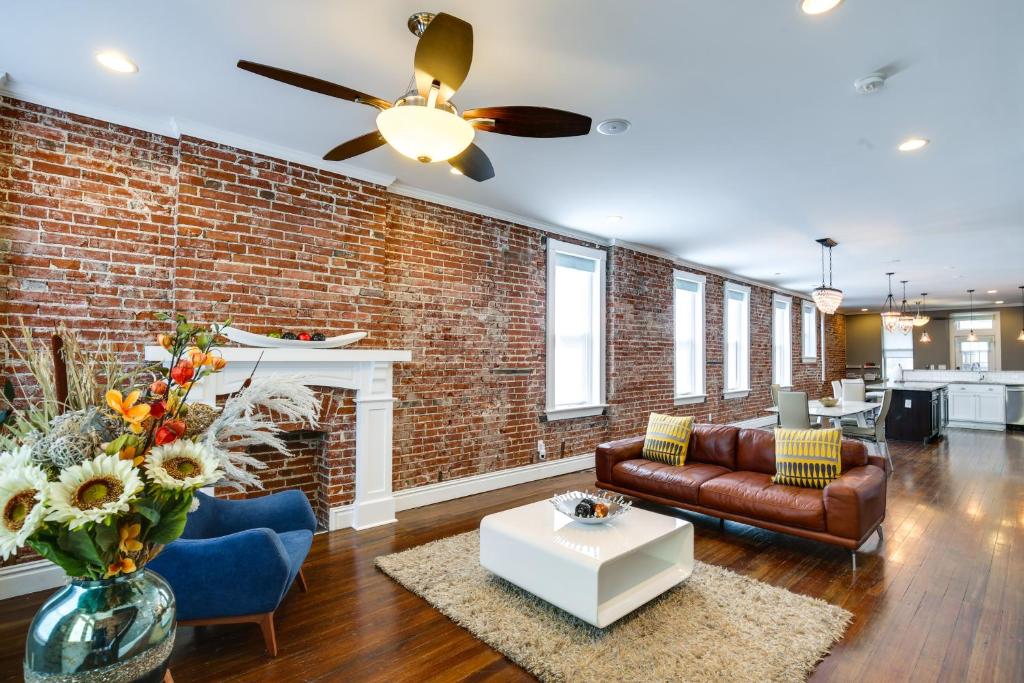 Saint Louis Home with Deck 4 Mi to Downtown!, Soulard (updated prices 2024)