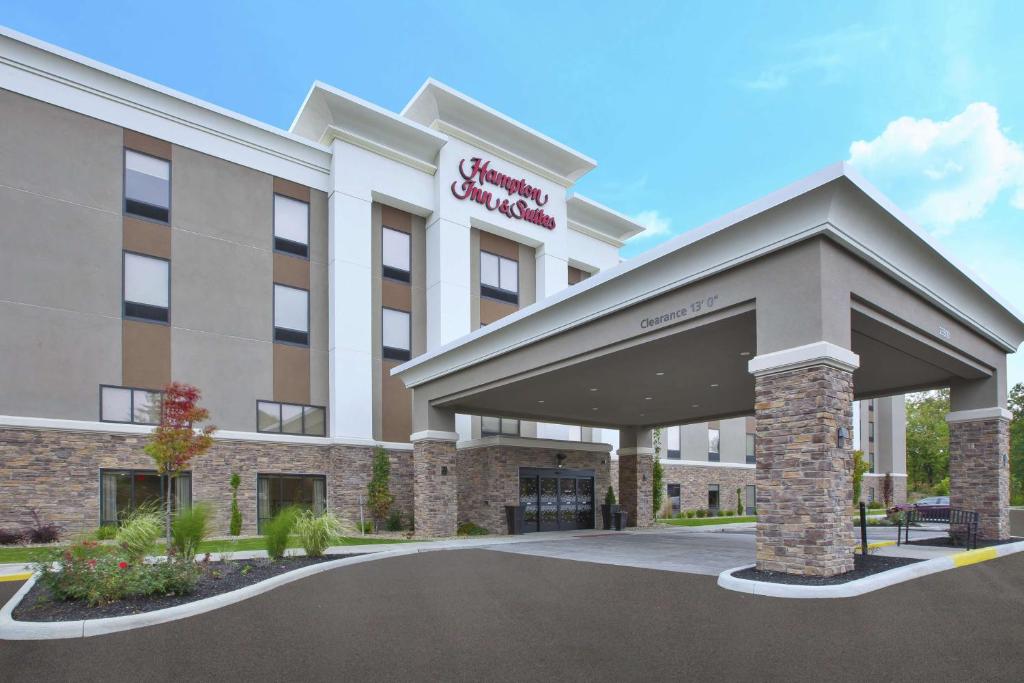 una representación del frente de un hotel en Hampton Inn & Suites Oakwood Village-Cleveland, en Oakwood