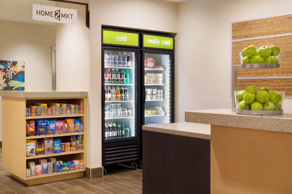 Supermarket nebo jiné obchody v  hotelu nebo okolí