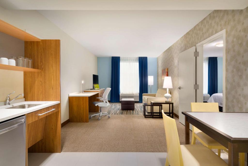 Postel nebo postele na pokoji v ubytování Home2 Suites By Hilton Joliet Plainfield