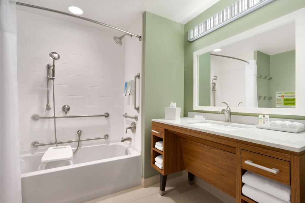 Koupelna v ubytování Home2 Suites By Hilton Joliet Plainfield