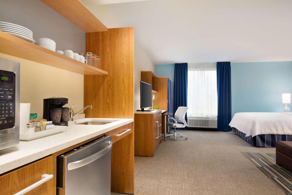 Postel nebo postele na pokoji v ubytování Home2 Suites By Hilton Joliet Plainfield