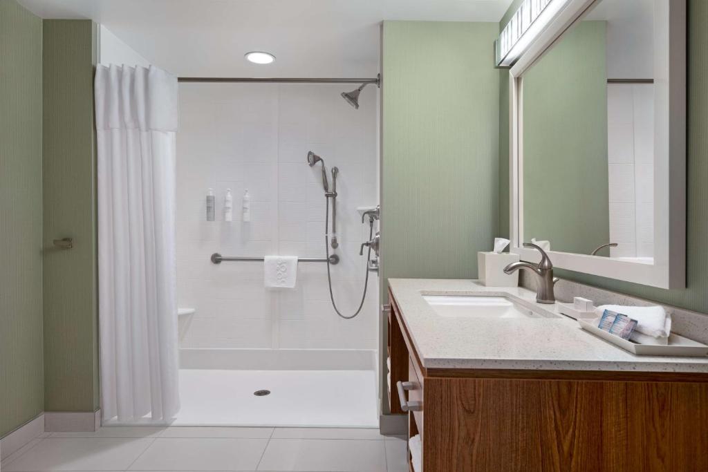 Koupelna v ubytování Home2 Suites By Hilton Joliet Plainfield