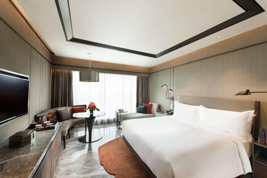 Conrad Bengaluru - Deluxe King Room Con Lago View - High Floor