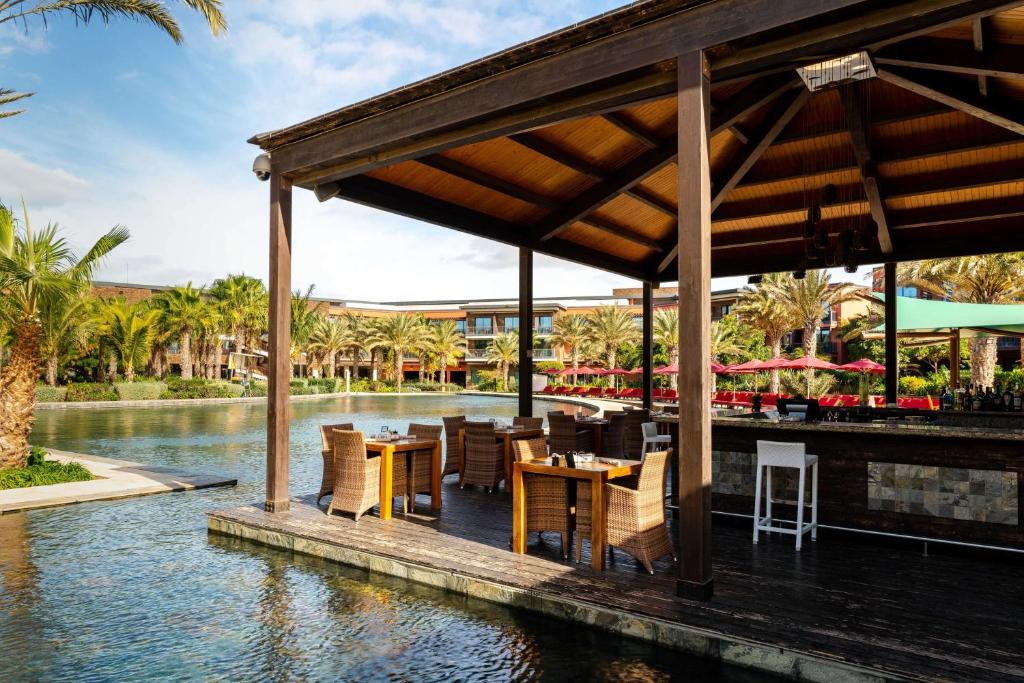 Bazén v ubytování Hilton Cabo Verde Sal Resort nebo v jeho okolí