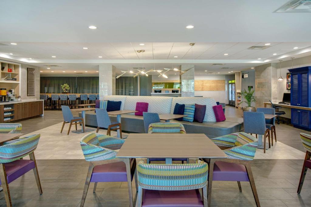 Posezení v ubytování Home2 Suites By Hilton Plano Richardson