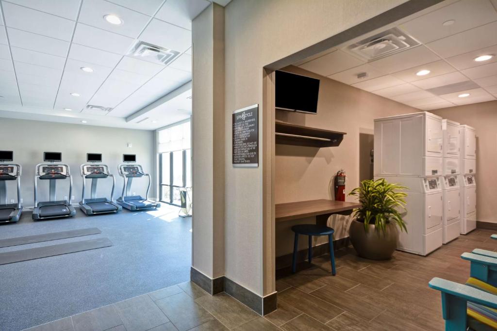 TV a/nebo společenská místnost v ubytování Home2 Suites By Hilton Plano Richardson