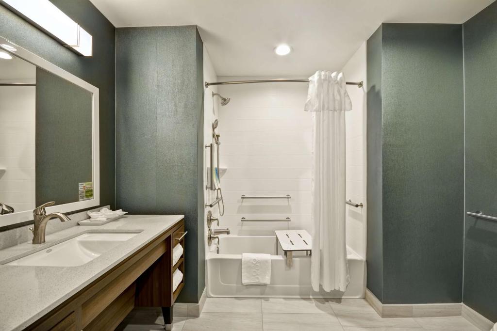 Koupelna v ubytování Home2 Suites By Hilton Plano Richardson