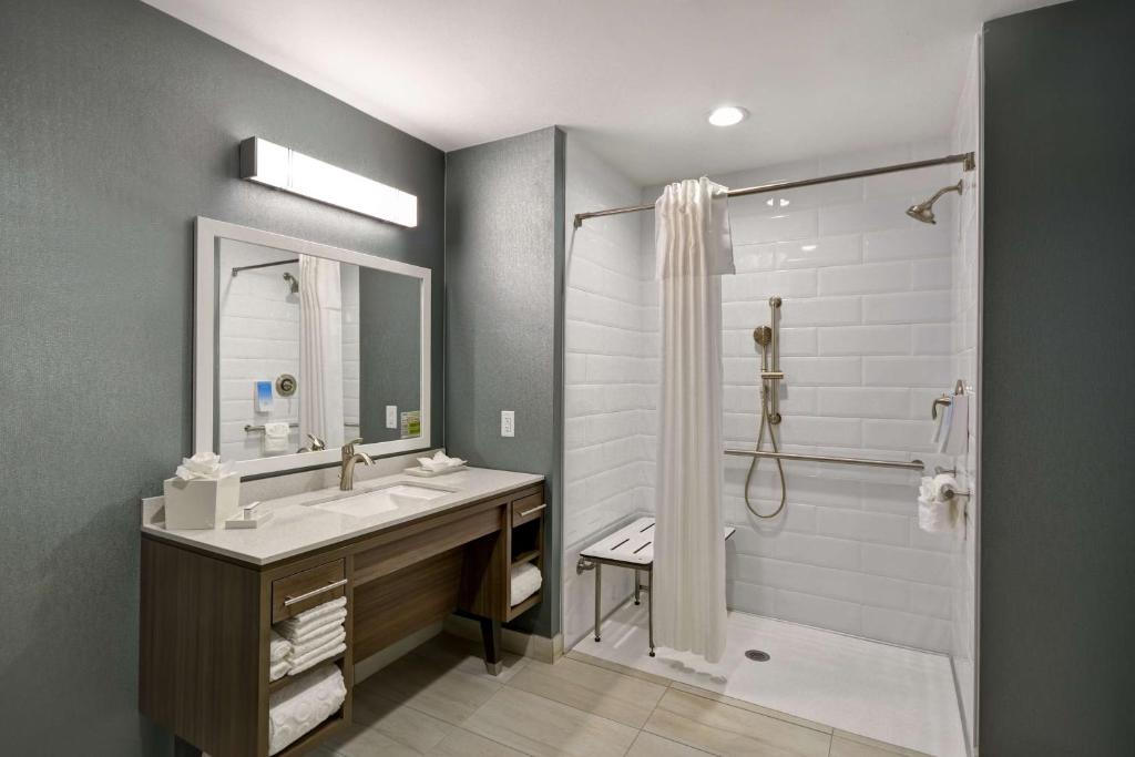 Koupelna v ubytování Home2 Suites By Hilton Plano Richardson