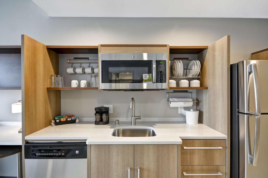 Kuchyň nebo kuchyňský kout v ubytování Home2 Suites By Hilton Plano Richardson
