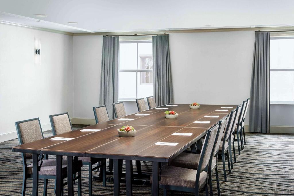Der Geschäftsbereich oder Konferenzraum in der Unterkunft Hilton Garden Inn Annapolis Downtown