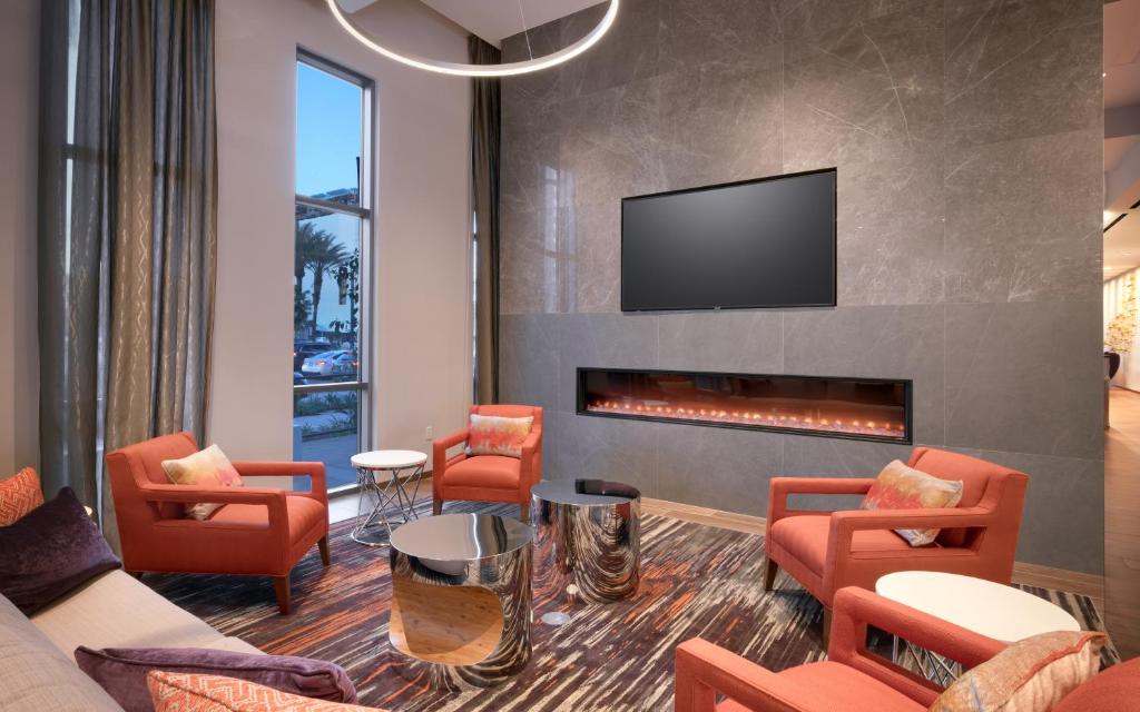 Hampton Inn & Suites Anaheim Resort Convention Center photo
