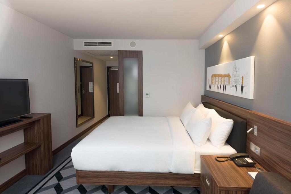 Hampton By Hilton Poznan Old Town - Resim 10