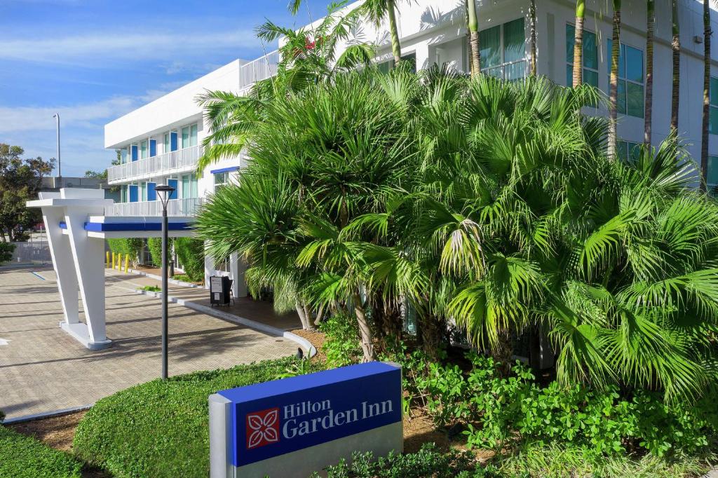 Zahrada ubytování Hilton Garden Inn Miami Brickell South