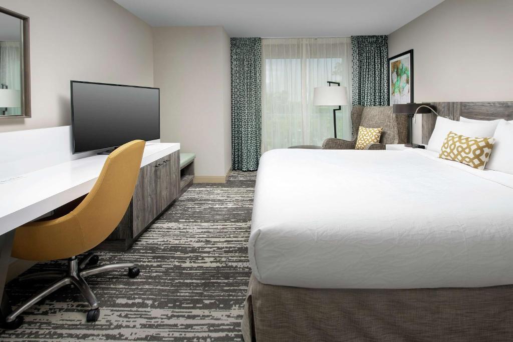 Postel nebo postele na pokoji v ubytování Hilton Garden Inn Miami Brickell South