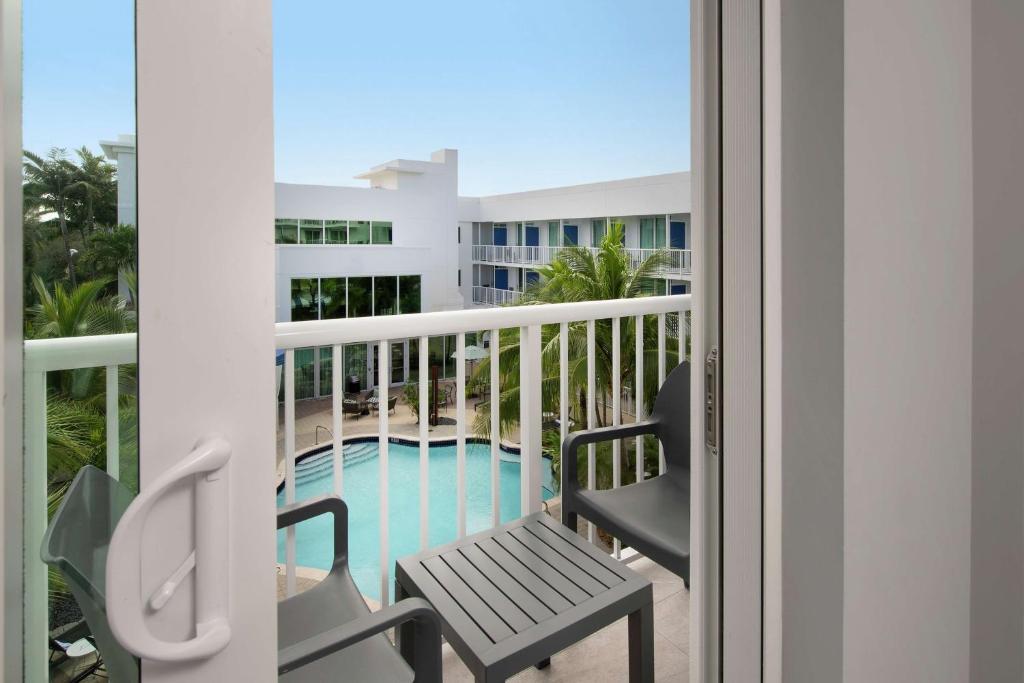Bazén v ubytování Hilton Garden Inn Miami Brickell South nebo v jeho okolí