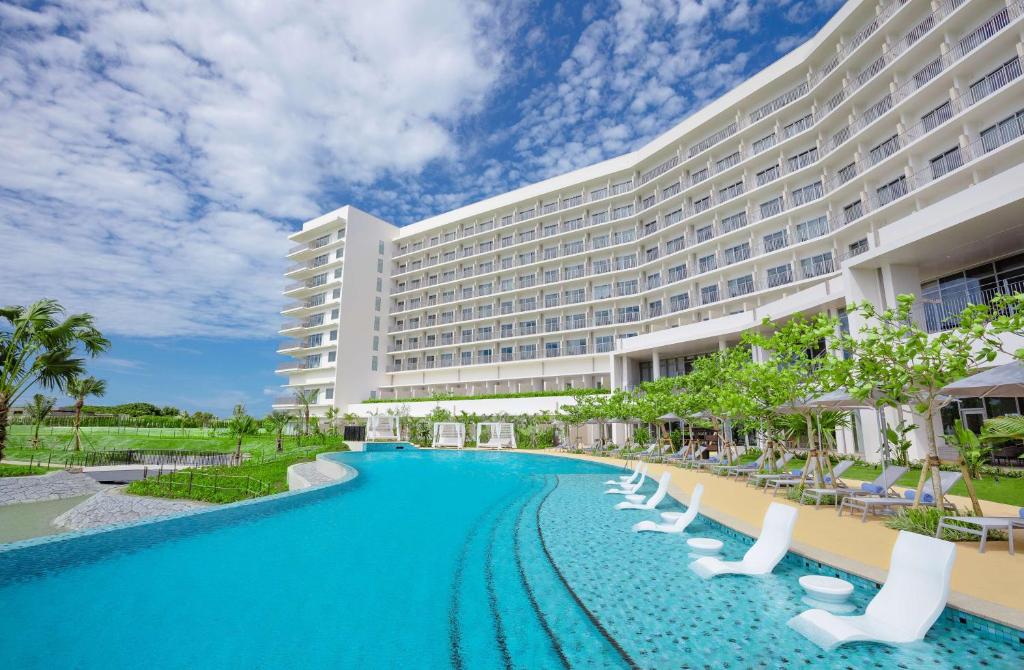 Bazén v ubytování Hilton Okinawa Sesoko Resort nebo v jeho okolí