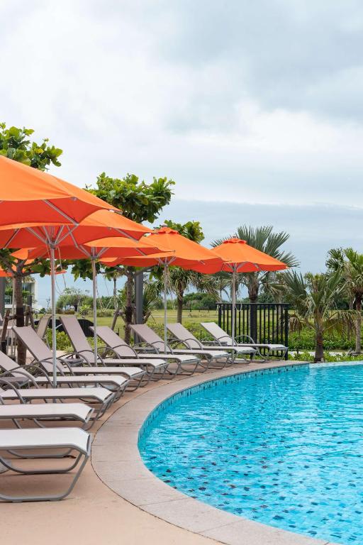 Bazén v ubytování Hilton Okinawa Sesoko Resort nebo v jeho okolí